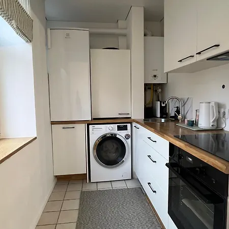 Charming On Eveles Street Apartment *