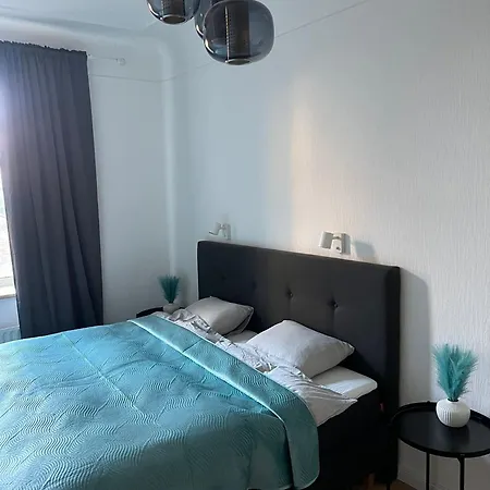 Charming On Eveles Street Apartment *